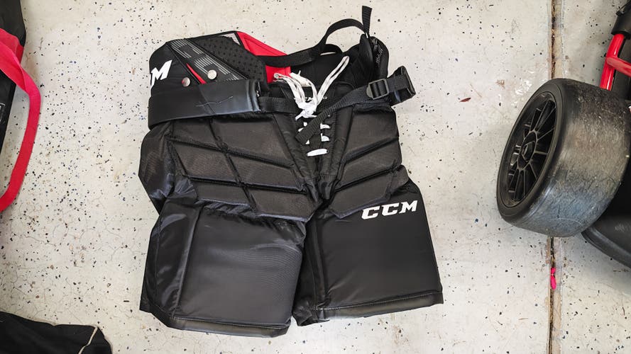 Intermediate Medium CCM Extreme Flex Shield E1.9 Hockey Goalie Pants (Used)