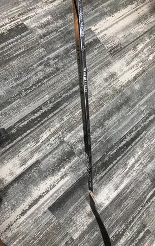 Senior Bauer Vapor Hyperlite 2 Hockey Stick Left Hand P28 (Used)