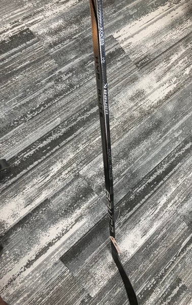 Senior Bauer Vapor Hyperlite 2 Hockey Stick Left Hand P28 (Used)