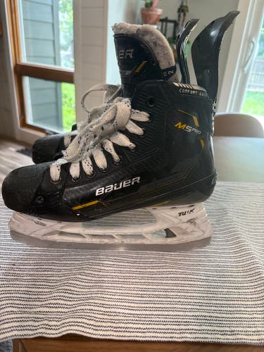 Bauer Supreme M5 Pro Hockey Skates 6.5 (Used)