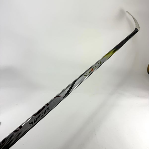 Repaired Right Handed Bauer Vapor Hyperlite 2 | 77 Flex P28 Curve Grip | E678