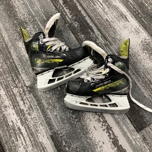 Youth Bauer Vapor X4 Hockey Skates Regular Width 12 (Used)