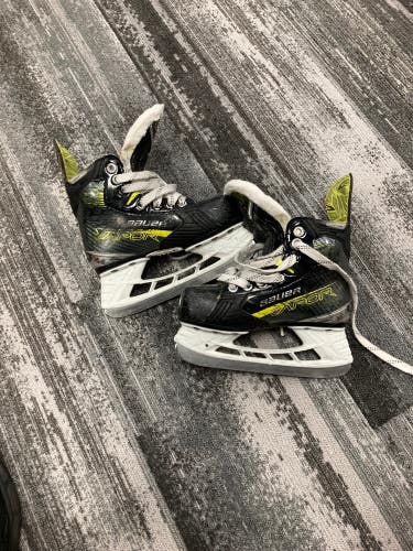 Youth Bauer Vapor X4 Hockey Skates Regular Width 12 (Used)