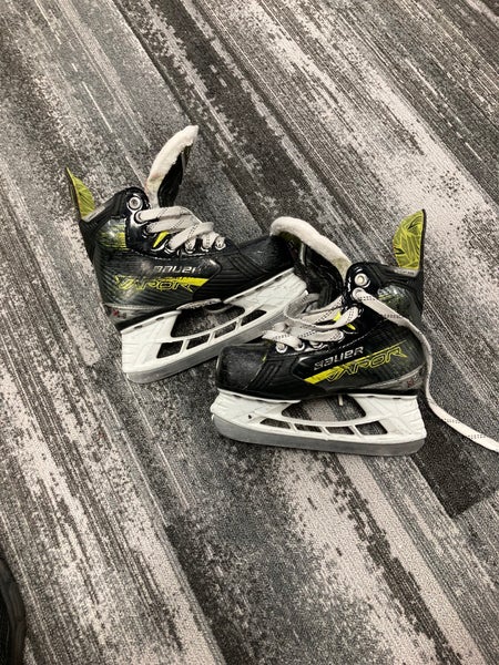 Youth Bauer Vapor X4 Hockey Skates Regular Width 12 (Used)