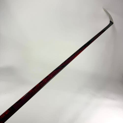 Repaired Right Handed Red Bauer Twitch | 77 Flex P28M Curve Grip | E676