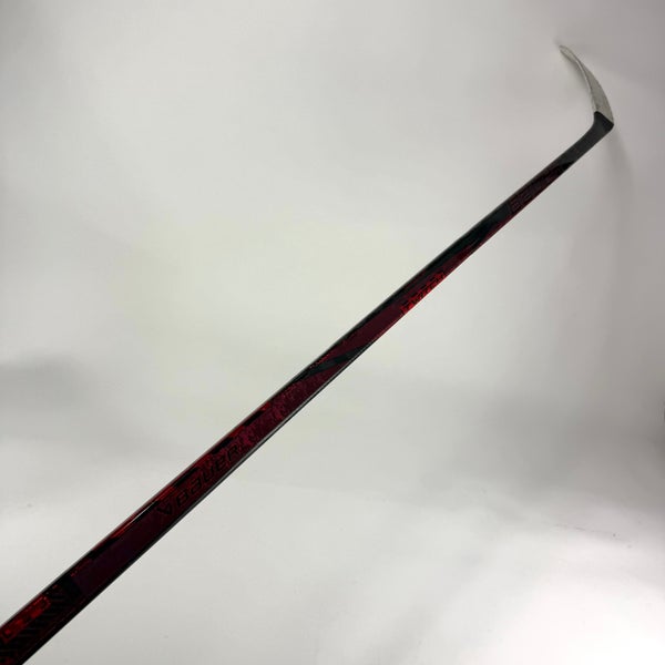 Repaired Right Handed Red Bauer Twitch | 77 Flex P28M Curve Grip | E676
