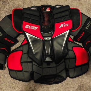 Large CCM Extreme Flex Shield E2.9 Goalie Chest Protector (Used)