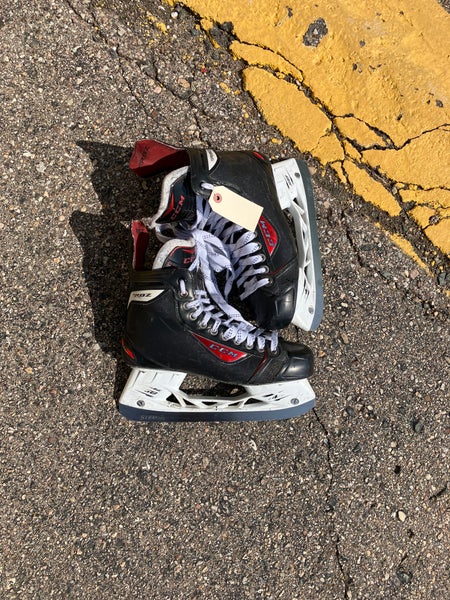 Senior CCM RBZ Hockey Skates | Size 9