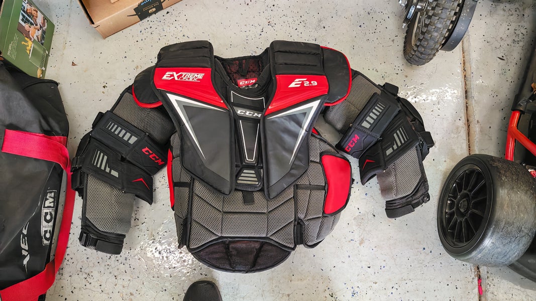 Large CCM Extreme Flex Shield E2.9 Goalie Chest Protector (Used)