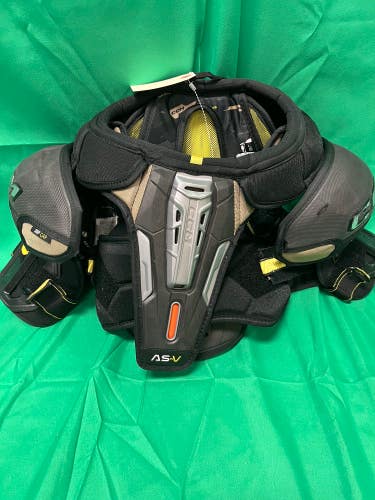 Small Senior CCM Tacks ASV Shoulder Pads (Used)