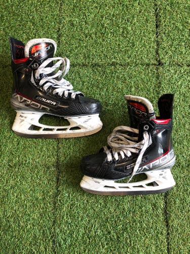 Intermediate Bauer Vapor 3X Hockey Skates Size 4.0 (Used)
