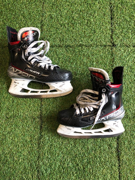 Intermediate Bauer Vapor 3X Hockey Skates Size 4.0 (Used)