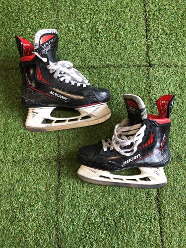 Intermediate Bauer Vapor 3X Pro Hockey Skates Size 5.5 (Used)