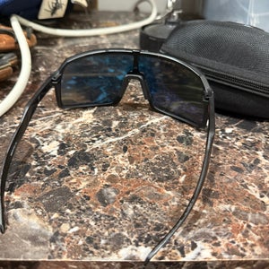 Unisex  Medium/Large Oakley Sutro Sunglasses (New)