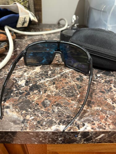 Unisex  Medium/Large Oakley Sutro Sunglasses (New)
