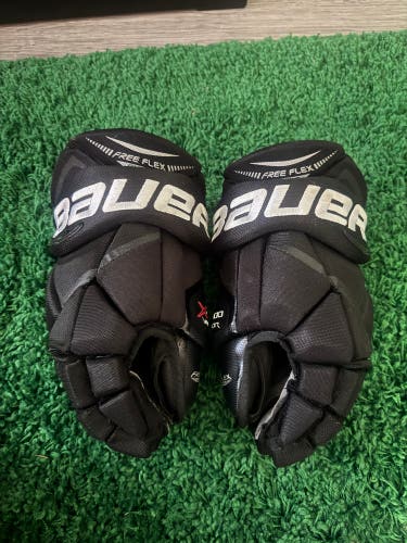 Bauer Vapor X900 Gloves 13" (Used)