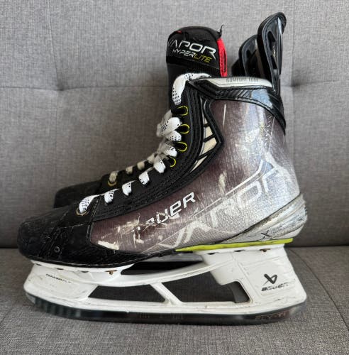 Bauer Vapor Hyperlite Hockey Skates Size 5.5 (Used)