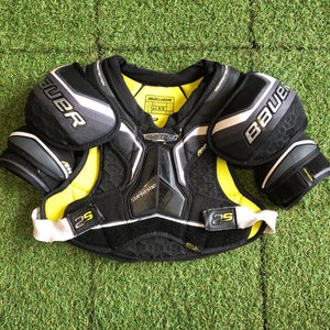 Medium Junior Bauer Supreme 2S Shoulder Pads (Used)