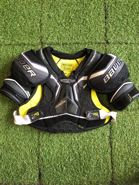 Medium Junior Bauer Supreme 2S Shoulder Pads (Used)
