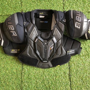 Medium Intermediate Bauer Supreme M5 Pro Shoulder Pads (Used)