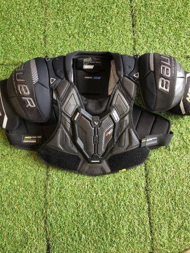 Medium Intermediate Bauer Supreme M5 Pro Shoulder Pads (Used)