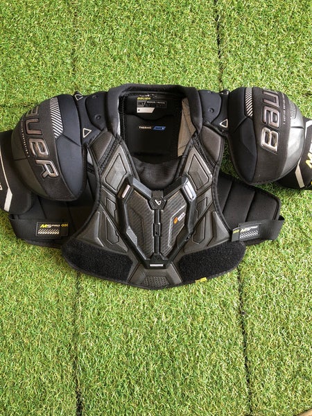 Medium Intermediate Bauer Supreme M5 Pro Shoulder Pads (Used)