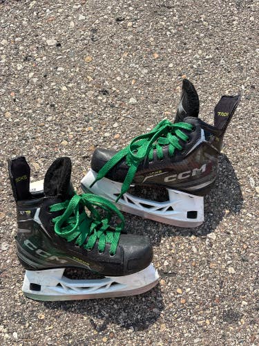 Junior CCM Tacks XF 70 Hockey Skates | Size 1