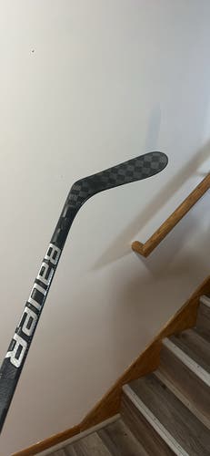 Senior Bauer Hyperlite 2 Right Handed Hockey Stick P28 Pro Stock (New)