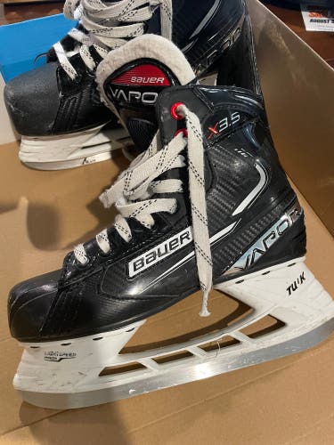 Bauer Vapor x 3.5 Hockey Skates Regular Width Size 5 (Used)