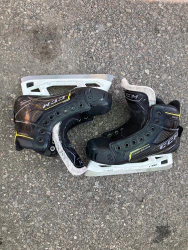 CCM Super Tacks 9370 Hockey Goalie Skates Regular Width | Junior Size: 2