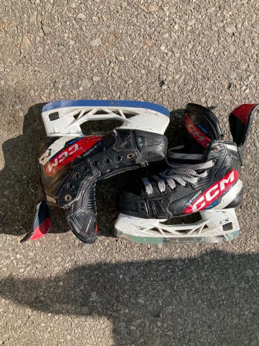 CCM JetSpeed Control Hockey Skates Regular Width | Junior Size: 1.5