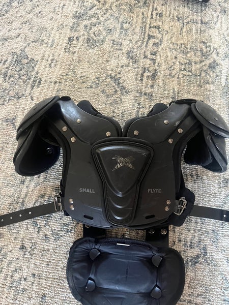 Small Youth Xenith Flyte Shoulder Pads (Used)