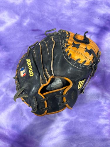 Brown Wilson A2000 RH Catcher's Baseball Glove 32.5" (Used)