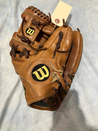 Brown Wilson DP15 A2000 RH Infield Baseball Glove 11.5" (Used)