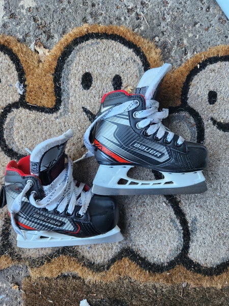Bauer Vapor X2.7 Hockey Goalie Skates Regular Width 10 (Used)