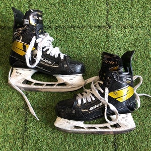 Intermediate Bauer Supreme UltraSonic Hockey Skates Size 5.0 (Used)
