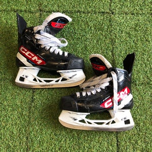 Junior CCM JetSpeed Shock (SMU) Hockey Skates Size 3.5 (Used)