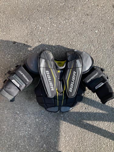 Junior Small Bauer Supreme S27 Goalie Chest Protector | Junior Size: Small