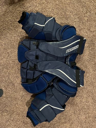 Large   Passau Goalie Chest Protector  (Used)