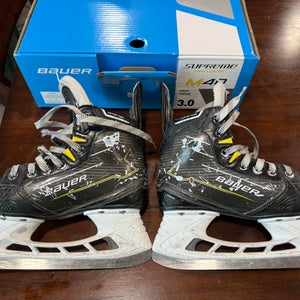 Bauer Supreme M40 Hockey Skates Regular Width Size 3 (Used)