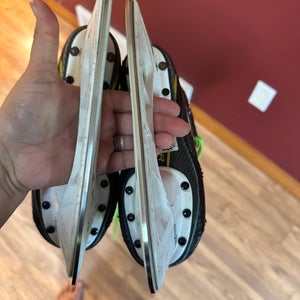 Bauer Supreme M4 Hockey Skates Regular Width Size 1 (Used)