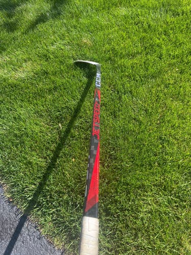 Intermediate CCM JetSpeed FT7 Right Handed Hockey Stick P28 (Used)