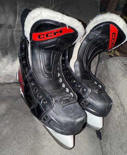 CCM JetSpeed FT670 Hockey Skates Regular Width Size 3.5 (Used)
