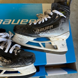 2024 Bauer Vapor Hyperlite 2 Hockey Skates Regular Width  8 (Used)