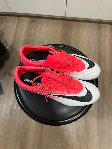 Mercurial Vapor XI - Size 9.5