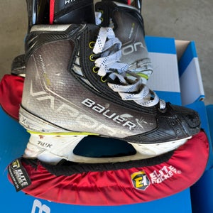 2023 Bauer Vapor Hyperlite Hockey Skates 6 (Used)