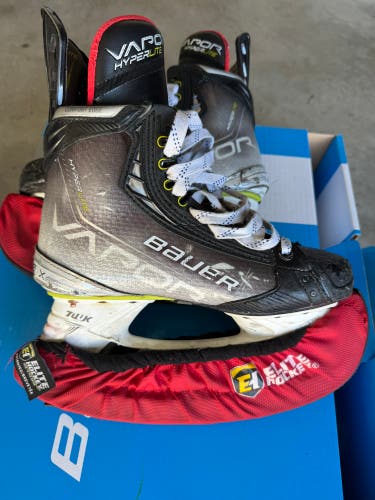 2023 Bauer Vapor Hyperlite Hockey Skates 6 (Used)