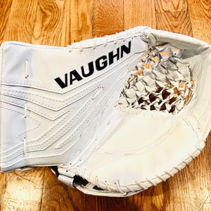 Vaughn SLR3 Junior goalie glove