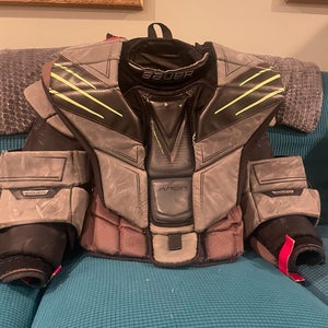 Large  2023 Bauer Hyperlite Goalie Chest Protector  (Used)