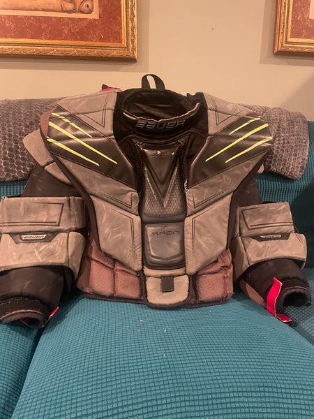 Large  2023 Bauer Hyperlite Goalie Chest Protector  (Used)